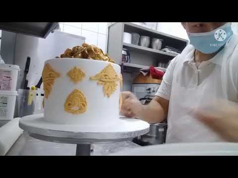 24k gold rose cake design