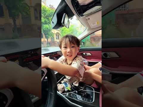 Why did Harley Quinn's baby suddenly grab the steering wheel#Harley Quinn #joker