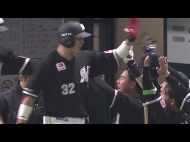 【6回表】ライトは1歩も動かない!! マリーンズ・佐藤都志也 完璧な当たりは今季第1号2ランホームラン!! 2025年3月28日 福岡ソフトバンクホークス 対 千葉ロッテマリーンズ
