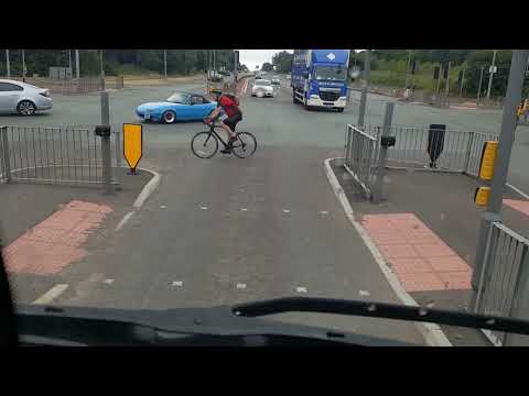 Idiot cyclist runs red light