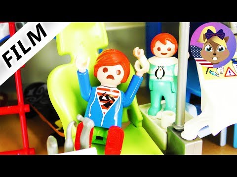 Playmobil Film English - EMMA WANTS TO BECOME A DOCTOR! HANNAH GETS EERIE PHONE CALL - Smith Family