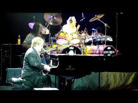 Elton John - Don't Let The Sun Go Down On Me (Live in Crocus City Hall, Moscow, 14.11.2011)