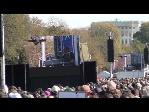 20101030 The Rally To Restore Sanity -32 Crowd Scan from Shoulders 03