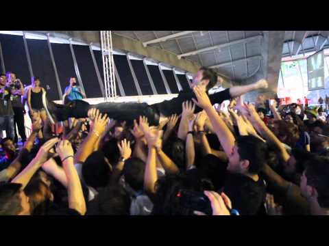 Snoopeh from Evil Geniuses jumping above the people at #TLP2k13