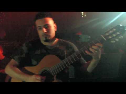 Mike Delinquent intros DJ set with live guitar in London