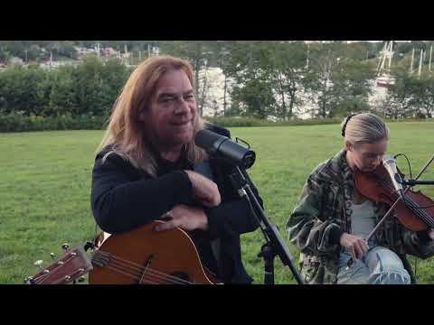 Alan Doyle - Hey Moon (Live near The Shore Club)