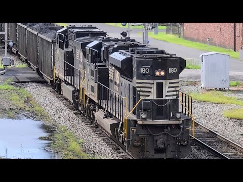 NS 576 with Nathan P3 on leader arrives at Lambert's Point 2021-09-01