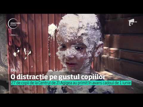 Bucuriile mari vin din lucrurile mici. Şi dulci. Mai mulţi copii de la un centru social din Consta