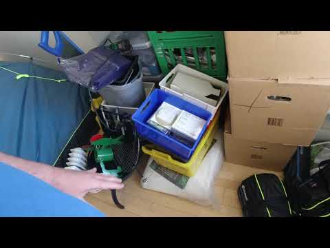 MongoTV_6236 - Kigger På Flyttekasser i Forstue Stået 7 År - Del 17 - Tømmer Kasser Forstue