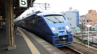 preview picture of video '883系特急ソニック 折尾駅発車 Limited Express SONIC'