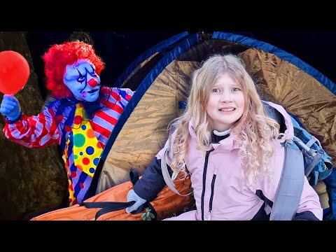 🎪🌲 Campar i skogen – Jagad av Clown! 🤡⛺