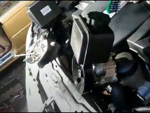 How to replace your power steering pump in your 2000-2007 C-class W203 Mercedes Benz.