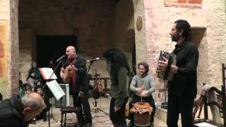 Musicanti del piccolo borgo Matinata e quadriglia live Spello.