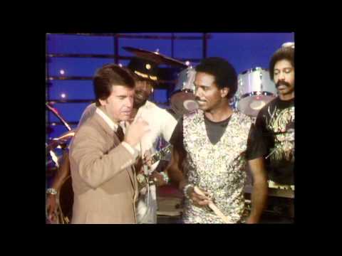 Dick Clark Interviews War - American Bandstand 1982