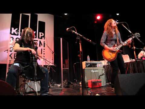 Visqueen - Hand Me Down (LIve on KEXP)