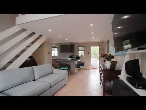 Renovated 2 bedroom upstairs unit in Dowerglen. Lew Geffen | Sotheby's International Realty