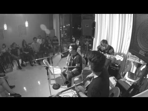 Dapit Hapon (Acoustic live) - Between Archery & Olympic @ JAKE BAR