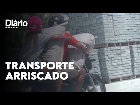 Casal é flagrado transportando carga em motocicleta no Centro de Fortaleza; vídeo