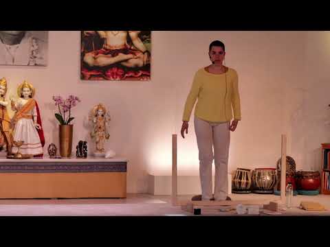 Yogastunde "Ankommensstunde meditativ" mit Clara - Yoga Vidya Live - 17:00 Uhr 20.03.2022