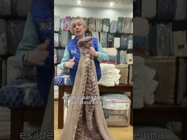 Vídeo relacionado con LAYNENBURG Manta para Sofá Verano 150 x 200 cm - Waffle Pique 100% Algodón - cocha Ligera de Verano - Manta de algodón como Manta de Cama, de sofá - Manta de sofá aireada (Crema)