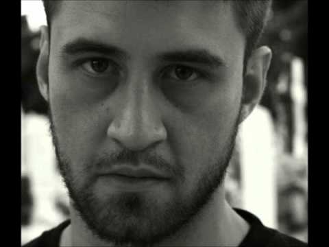 Θύτης feat. Phyrosun - Κινήσεις Ματ (2004)