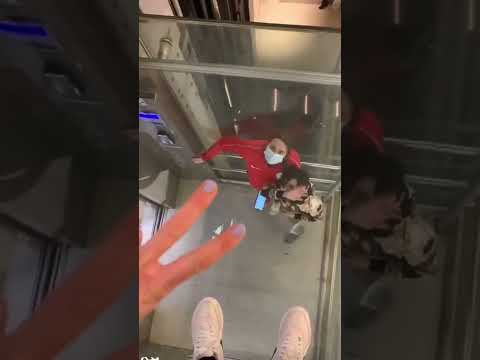 C’est comme ça qu’on prend l’ascenseur? 🧐🧐🧐