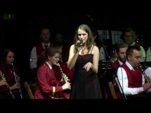 Prekmurska godba Bakovci in Tjaša Šimonka - Nad mestom se dani / Vozi me vlak v daljave