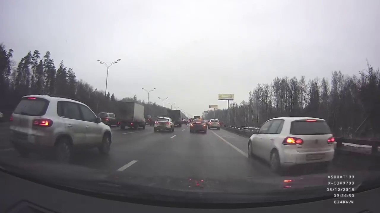 Вооруженный обочечник против камазиста на МКАД