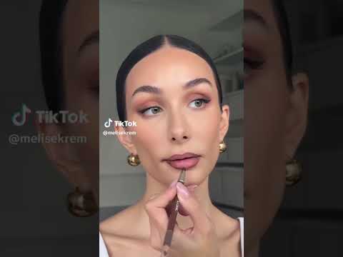 Winter Lip Combo 👄 #music #hashtag #winter #beautysecrets #makeup