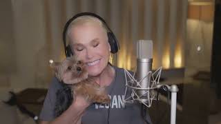 Xuxa - É Tão Lindo (It's Not Easy) [Official Video]