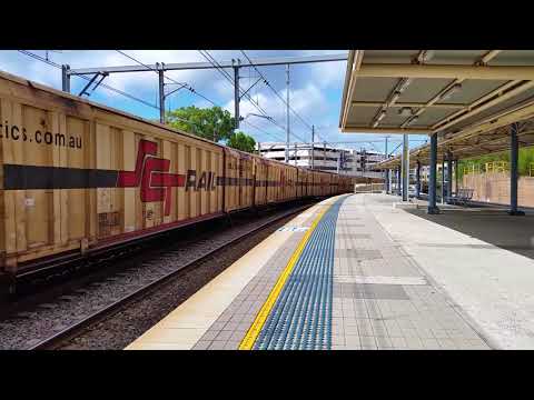 5BM9 at Gosford with CSR009/class leader CSR001