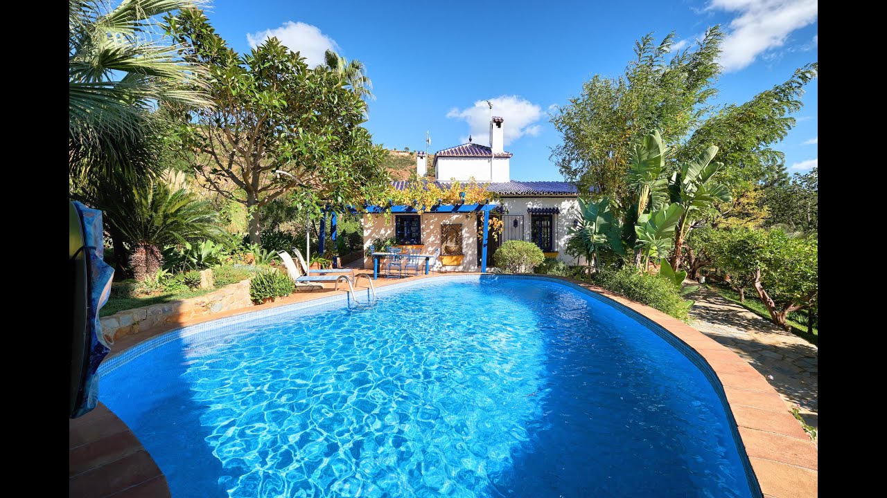 Gran finca con vistas al mar y a la montaña en venta en Los Reales, Sierra Bermeja, Estepona.