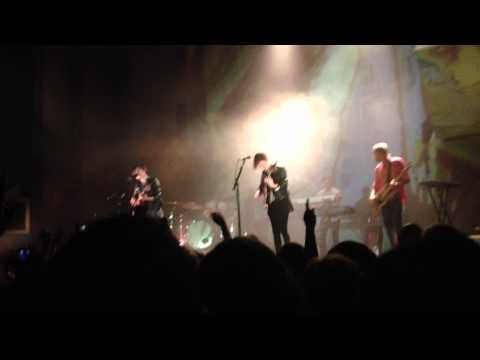 20/20 Tegan and Sara - Living Room Part 2 @ The Troxy, London 11/06/2013