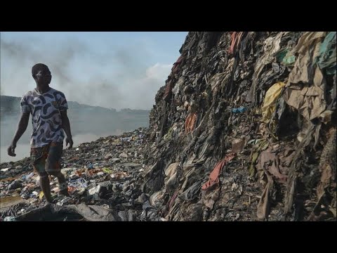 Ghana faces the scourge of textile pollution • FRANCE 24