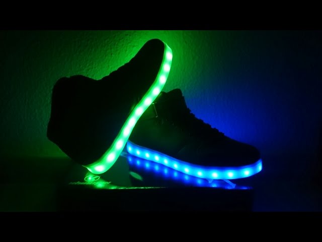 Vídeo relacionado con Shinmax Zapatos LED para hombre y mujer, 11 colores, carga USB, zapatos luminosos, zapatos de caminar con suela clara para cumpleaños, Blanco, 41 EU