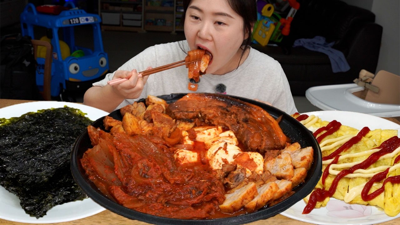 심한 입덧 중 맛있게 먹은 순두부 통삼겹 김치찜 먹방 