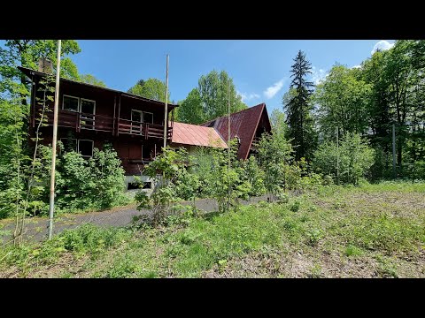 Velký dlouho opuštěný a zarostlý dětský TÁBOR! Bohužel se už rozpadá. Stropy se prohýbají. Zbortí se