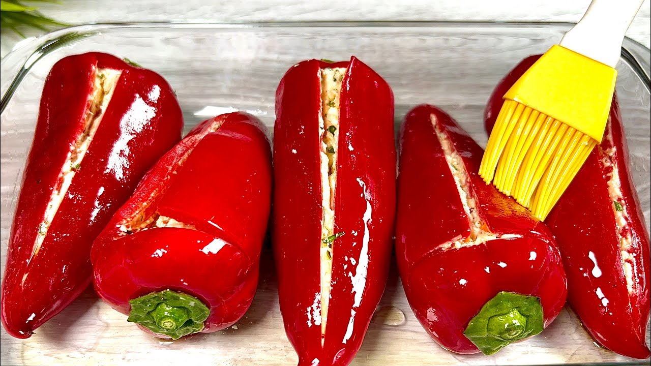 Paprika mit Feta-Mozzarella-Füllung - Einfache Rezepte