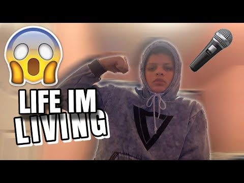 Reacting to FlipMunna (Life Im Living)