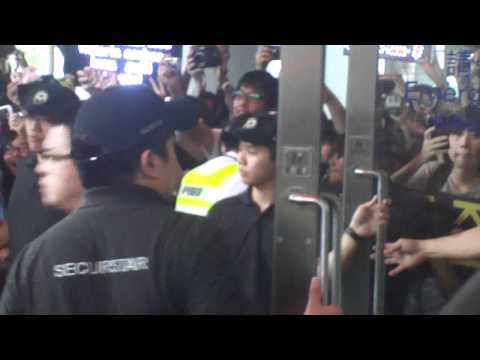 110823 KARA leave from airport