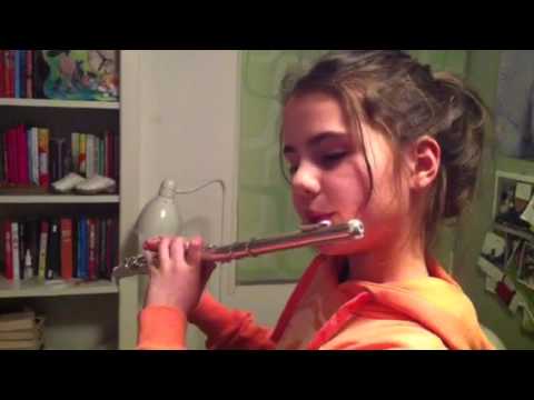 Bianca spelar tvärflöjt
