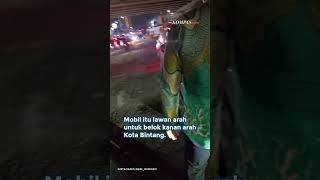Download lagu Mobil Lawan Arah Tabrak Lari, Seret Motor Ratusan Meter di Bekasi mp3