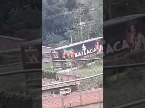 chegada ônibus do baitaca na festa da laranja em cerro azul Paraná