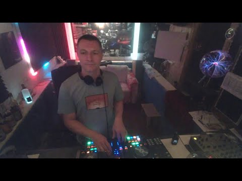Mixa @ Ölkeller twitch-livestream 06.11.2021 Techno!!! oldschool vs newschool 131 - 133bpm 3h12