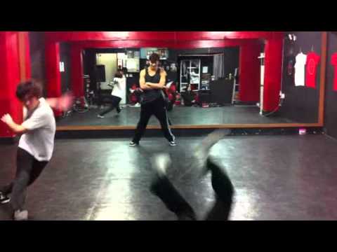 F1RST Racoon + friends "can't touch this"