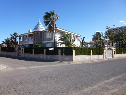 Torrevieja – 6 Bedrooms Chalet For Sale - Sunnyhomes4u.com