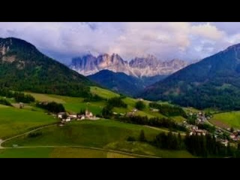 Dolomites Val di Funes: Santa Magdalena Stay, Zannes Nature Park & Seceda Ridge