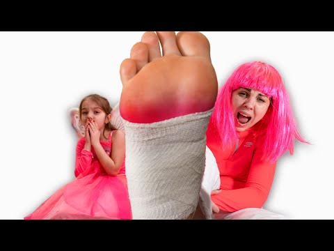 IL CUBO CADE SUL PIEDE DI MUCA