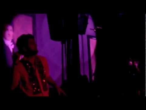 Ligia Mendes (DJ) e Tonanni (Live Singer) na THE SOCIETY