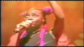 Morcheeba  &quot;Friction&quot;  live  .wmv